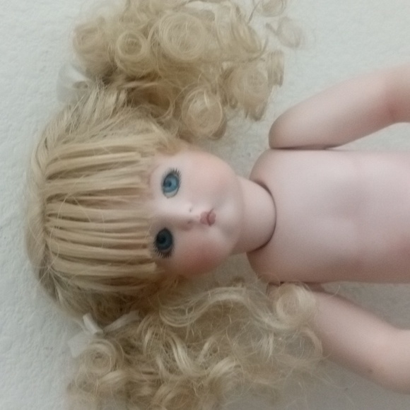 Reproduction Just Me  Miniature Porcelain  Doll Jointed Full Body  Blue 9" - Picture 12 of 14